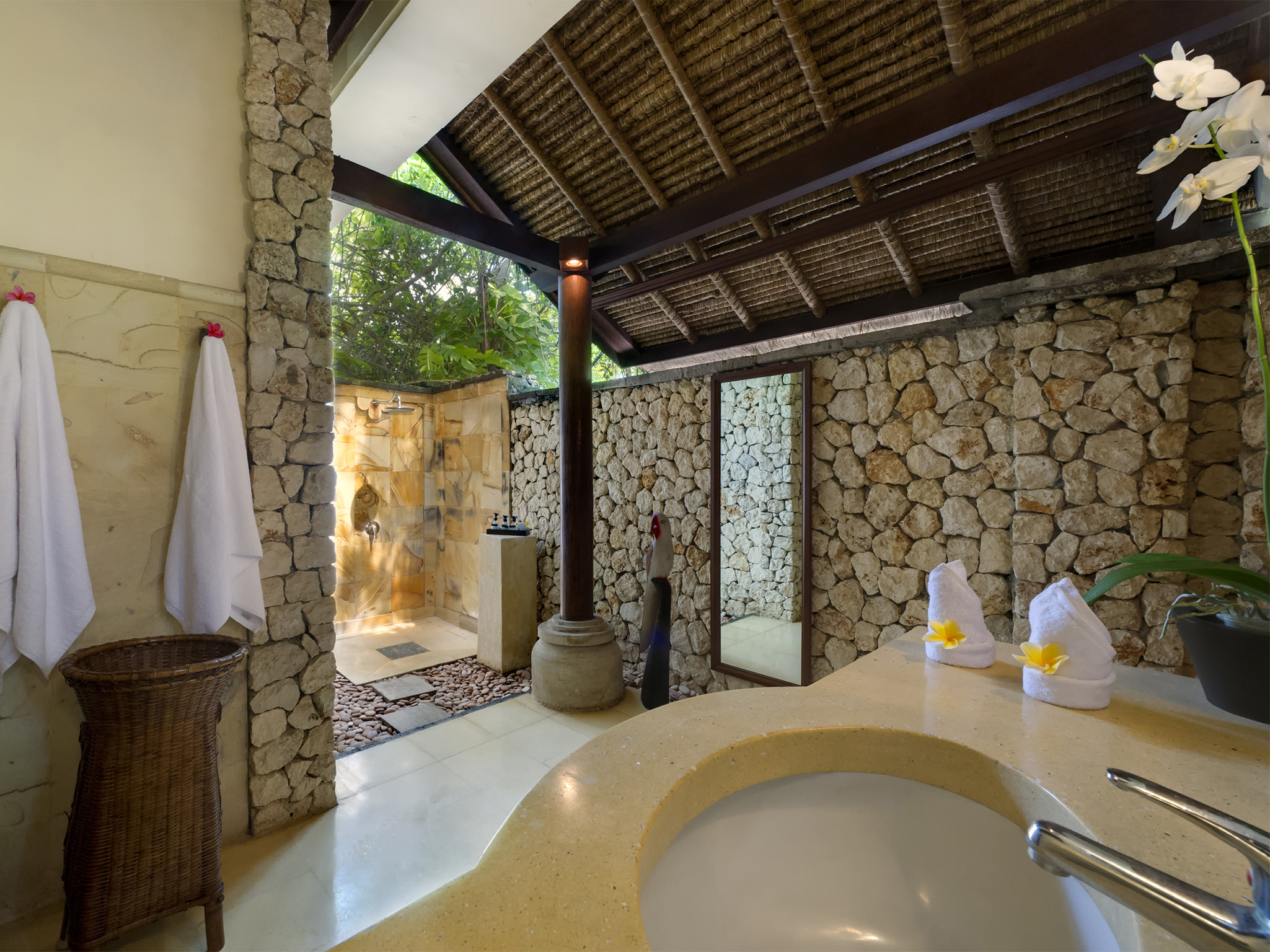Villa Sungai Tinggi - Guest bathroom 1 - Sungai Tinggi Beach Villa, Canggu, Bali